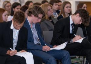 Intézményünk tanulója Pólai Botond Gábor részt vett a hétvégén megrendezésre került XI. Országos Diákparlament ülésén Székesfehérváron